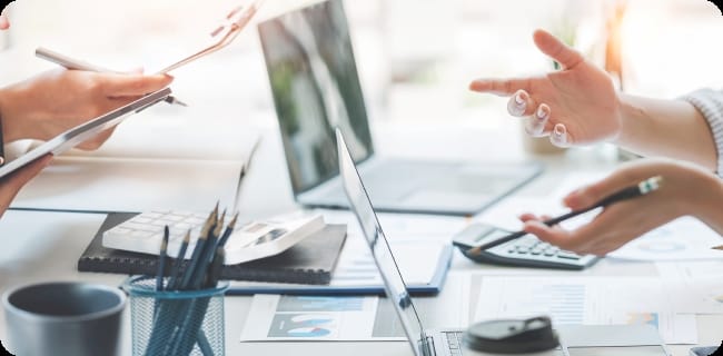 ミーティングを行う様子