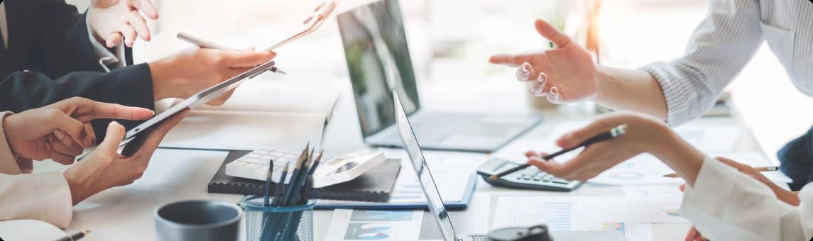 ミーティングを行う様子