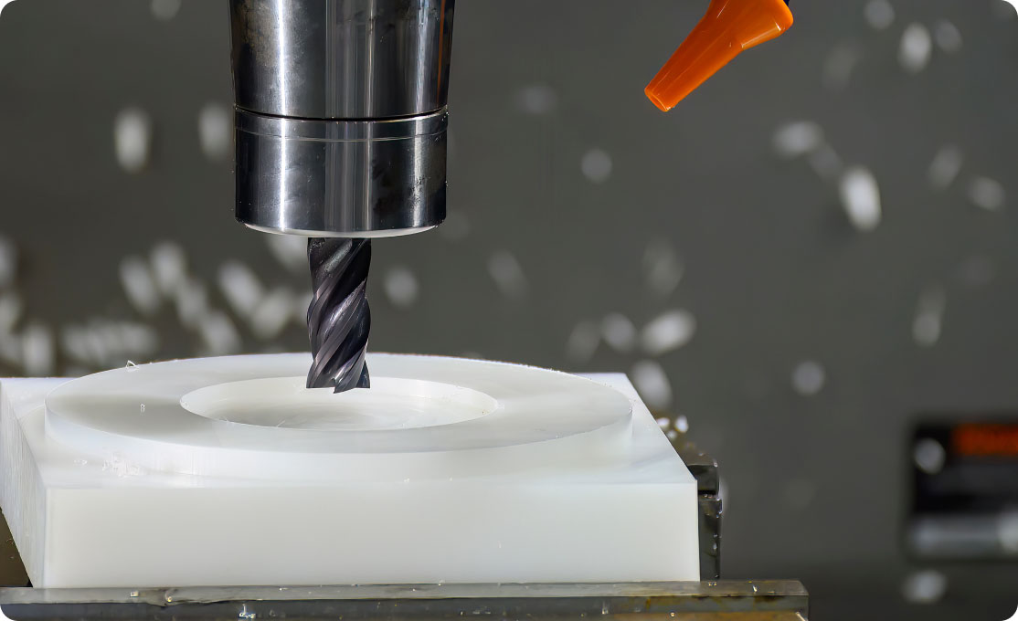 樹脂を加工する様子